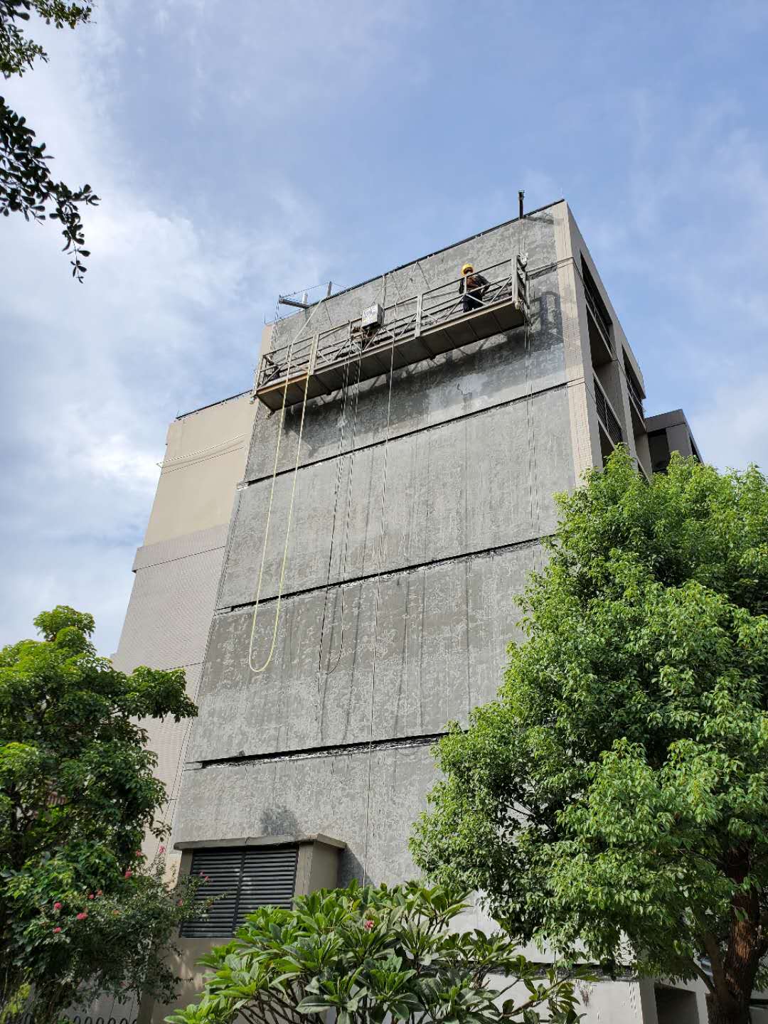 雅居樂小院溪流外墻補(bǔ)漏翻新工程