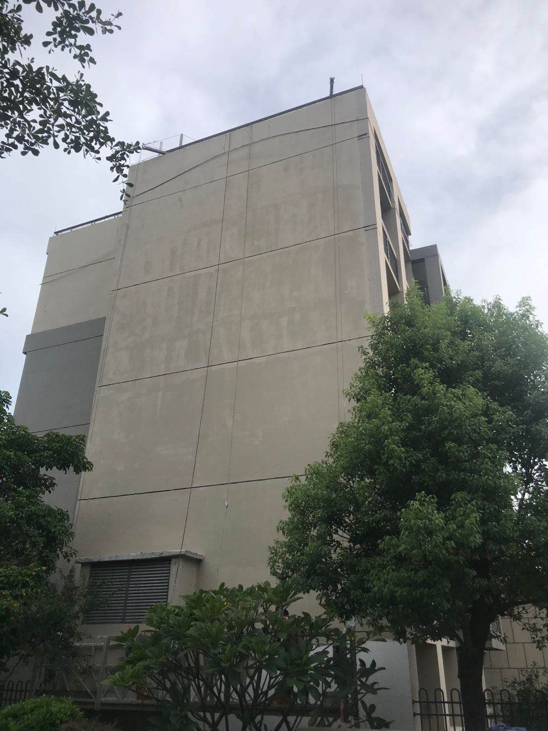 雅居樂小院溪流外墻補(bǔ)漏翻新工程